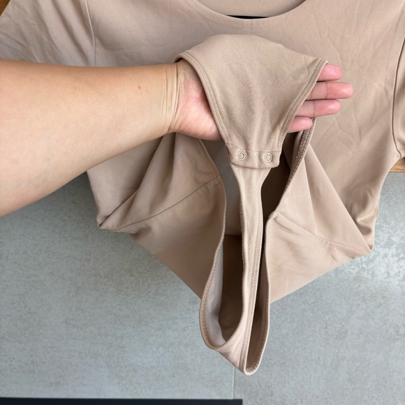 NWOT Babaton SinchSeamless Willow Bodysuit, Size M - Picture 8 of 12